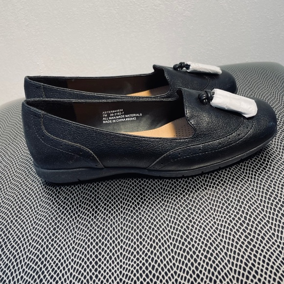 COMFORTVIEW Aster Slip-On Loafer in Black Size: 7M - Picture 3 of 7
